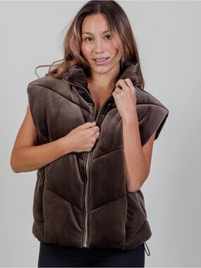 NWT ALO Yoga Ribed Velour Mountainside Puffer Vest